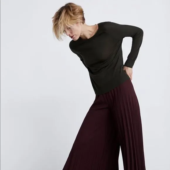 ✨ NEW BASIC SWEATERDETAILS✨ - Picture 6 of 7